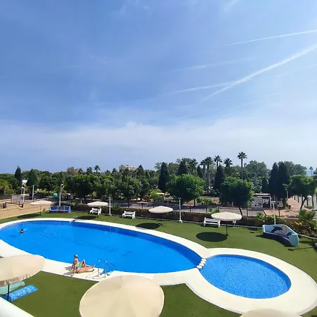 Excelentes Vistas A Piscinas Y Al Mar