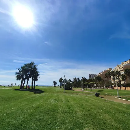 Excelentes Vistas A Piscinas Y Al Mar